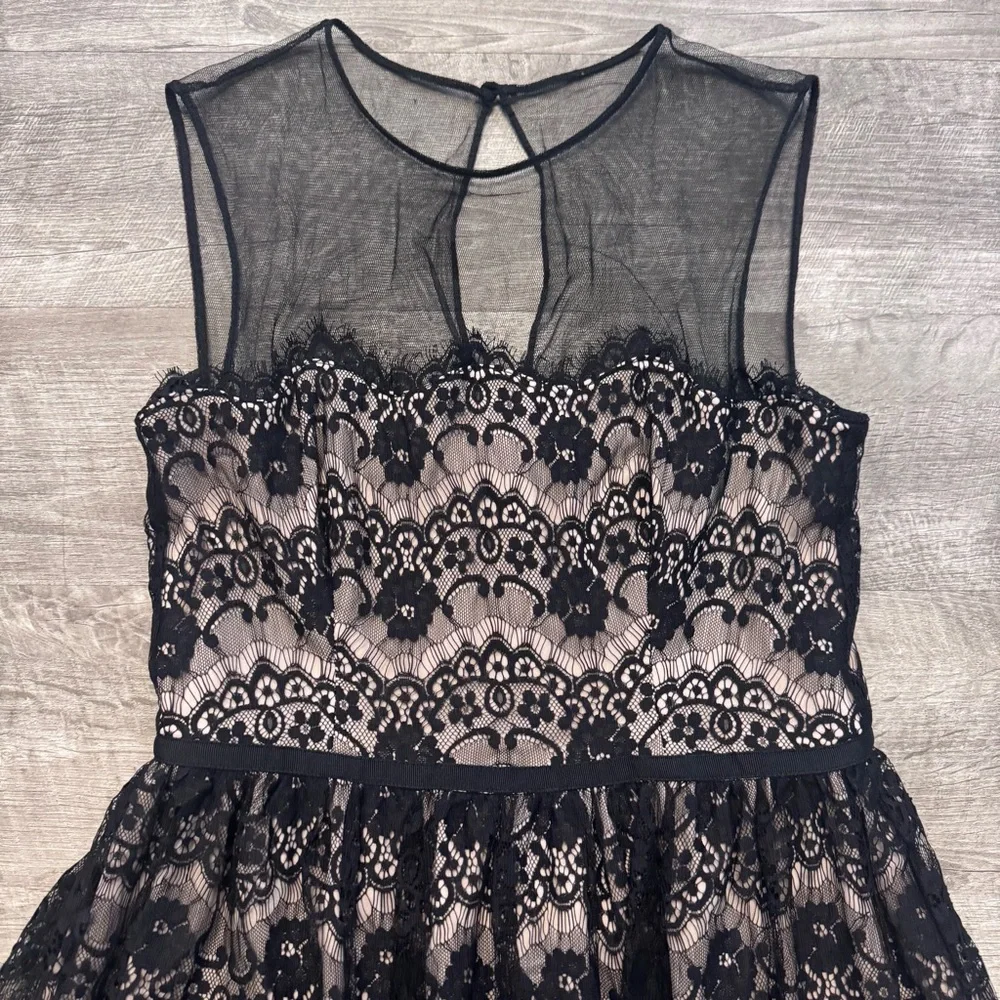 Maggy London Lace Fit & Flare Black Dress Nude Lining Womens Sz. 6 - Picture 3 of 7